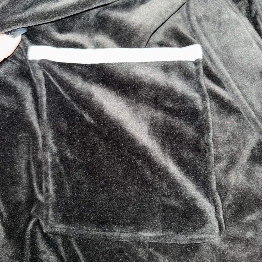 Simply Vera Black Robe - Picture 5 of 5